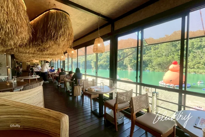 水灣餐廳碧潭窗外景色