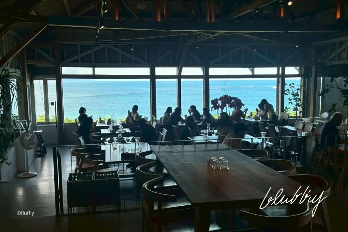 秋季下午的室內座位-原野牧場