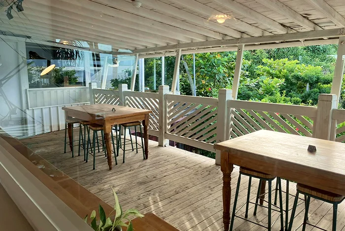 露臺內用座位-原野牧場